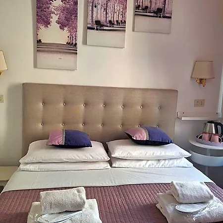 Castelfidardo 2* Rome