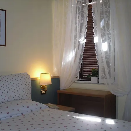 卡斯特费达尔朵酒店 *